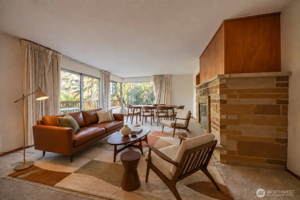 19526 53rd Avenue NE Lake Forest Park, WA 98155