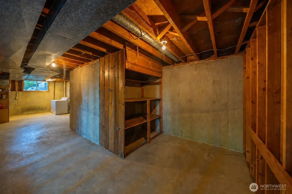 19526 53rd Avenue NE Lake Forest Park, WA 98155