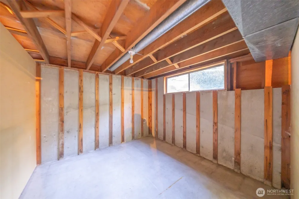19526 53rd Avenue NE Lake Forest Park, WA 98155