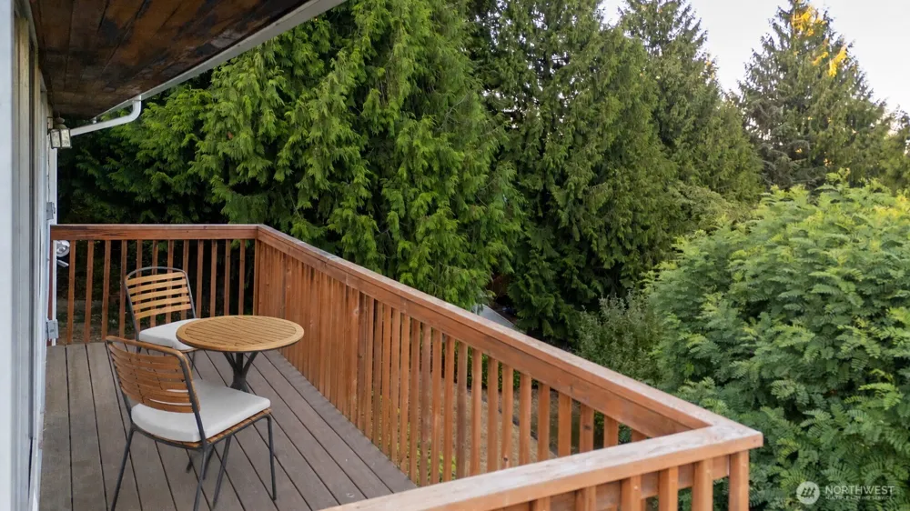 19526 53rd Avenue NE Lake Forest Park, WA 98155