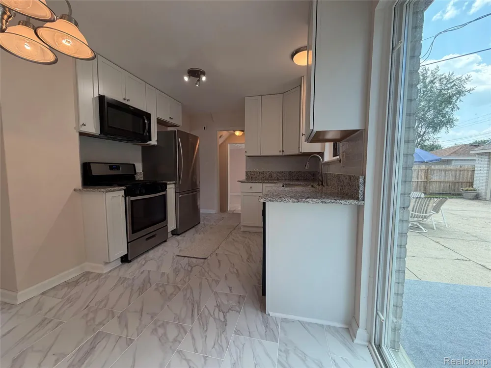 23101 Purdue Avenue Farmington Hills City, MI 48336