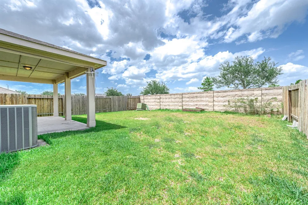 9815 Onyx Trail Drive Rosharon, TX 77583