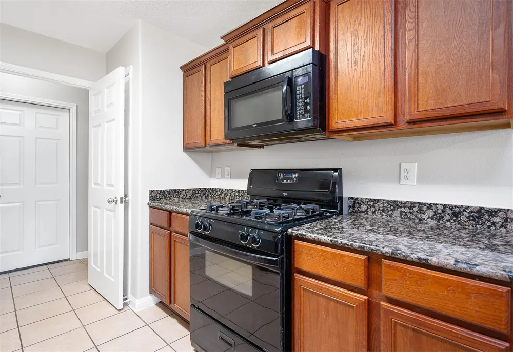 9815 Onyx Trail Drive Rosharon, TX 77583