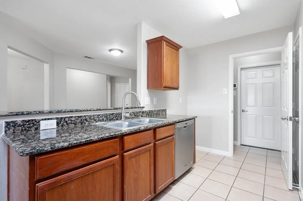 9815 Onyx Trail Drive Rosharon, TX 77583