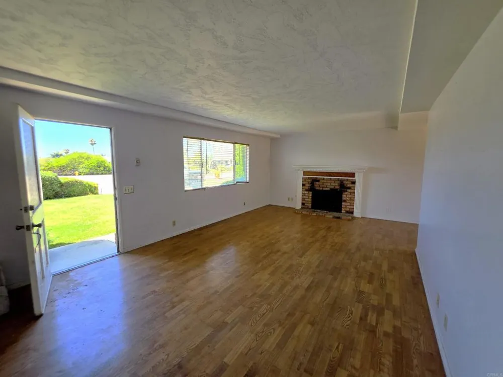 3830 Polly Lane Carlsbad, CA 92008