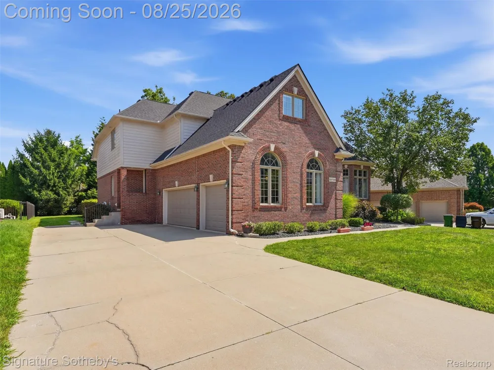 55744 Lancewood Drive Shelby Charter Township, MI 48316