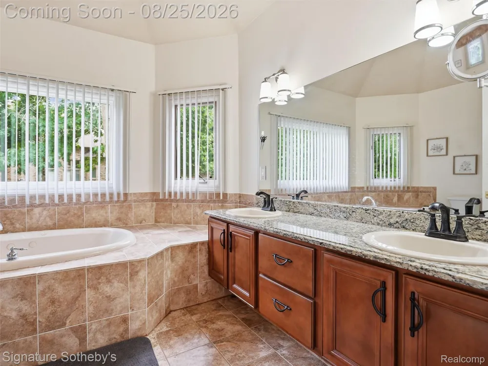 55744 Lancewood Drive Shelby Charter Township, MI 48316