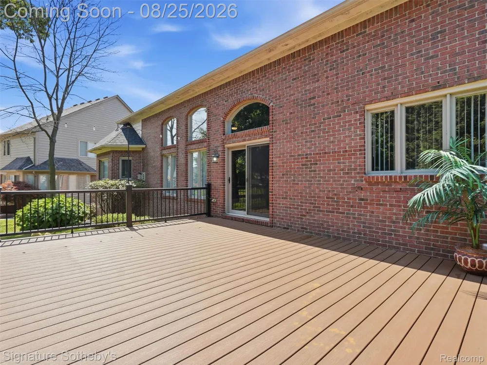 55744 Lancewood Drive Shelby Charter Township, MI 48316