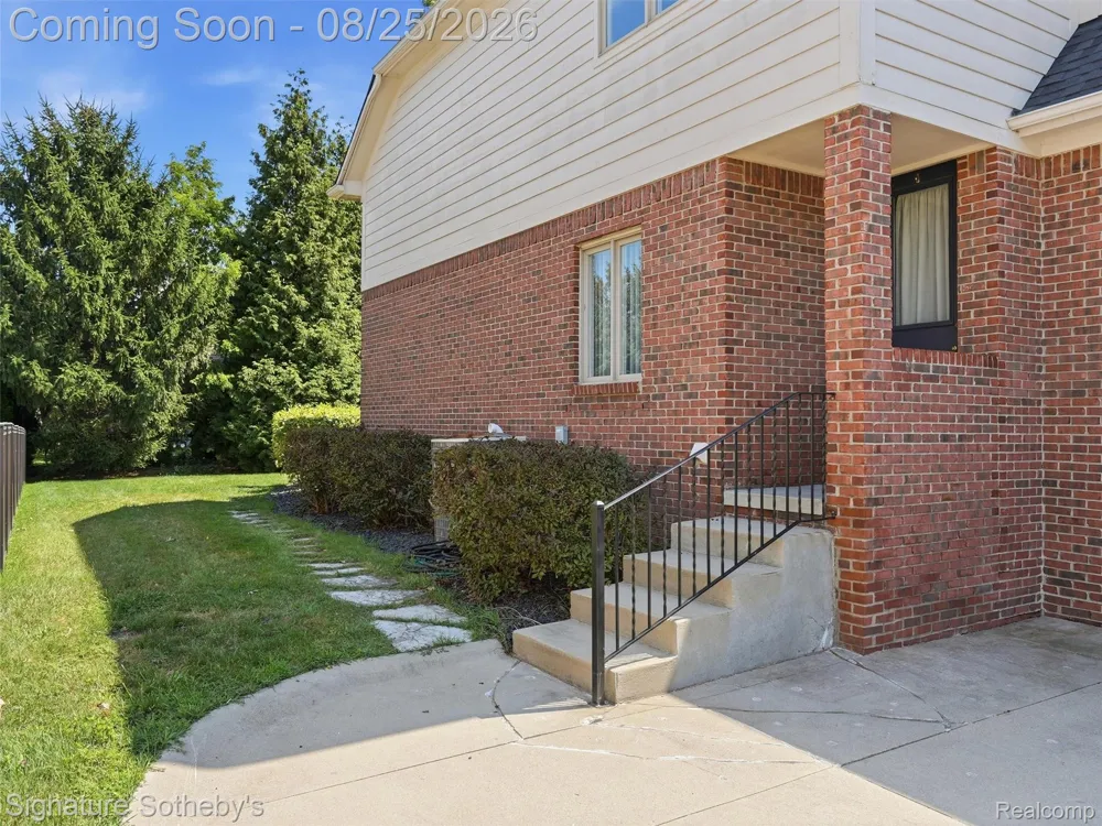 55744 Lancewood Drive Shelby Charter Township, MI 48316