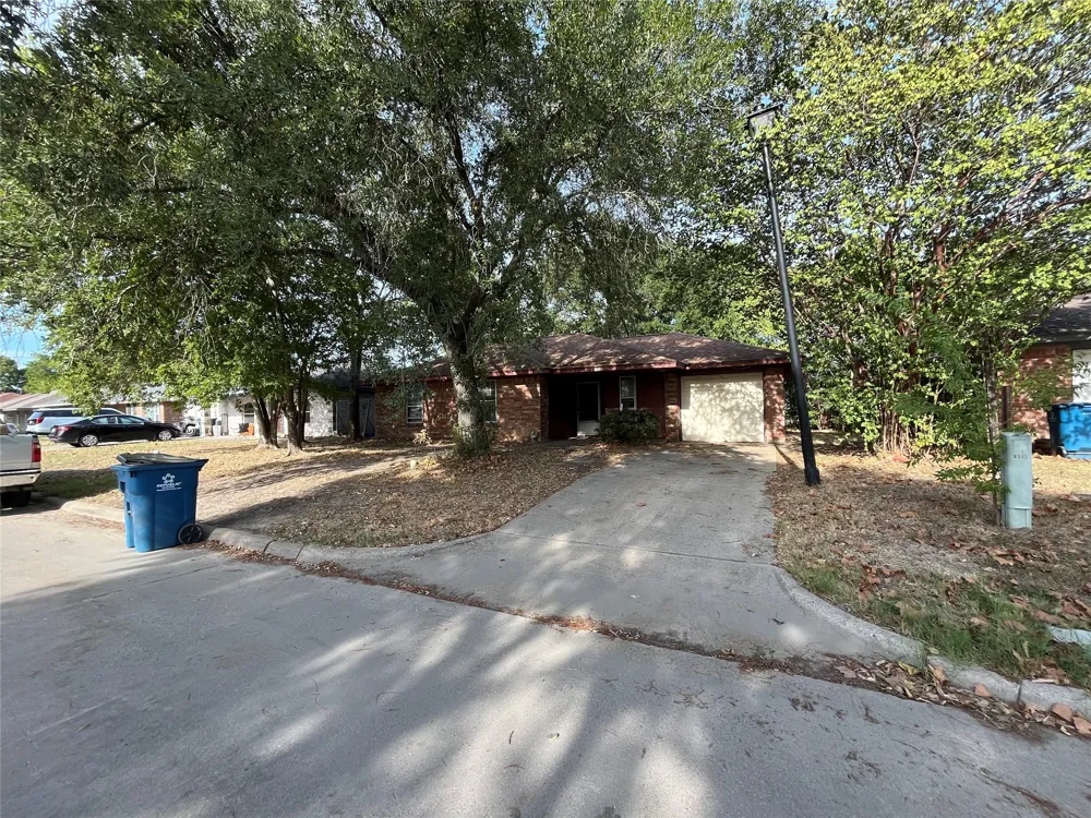 1201 Phillips Circle Kaufman, TX 75142