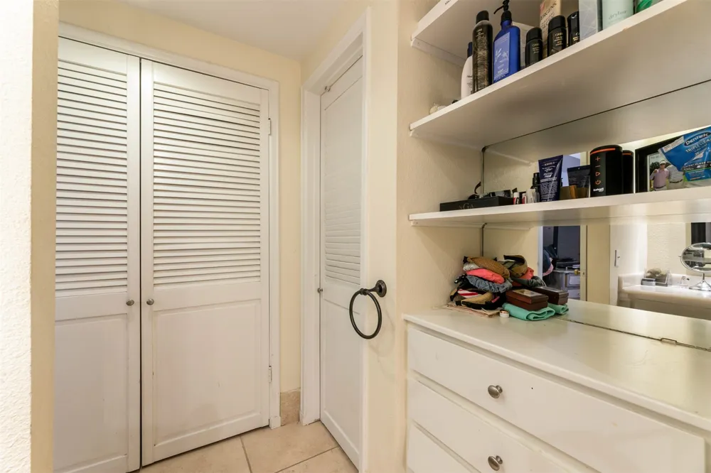 4320 Bellaire Drive S #205W Fort Worth, TX 76109