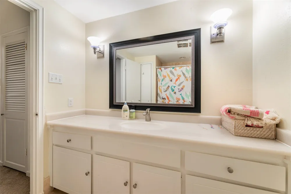 4320 Bellaire Drive S #205W Fort Worth, TX 76109