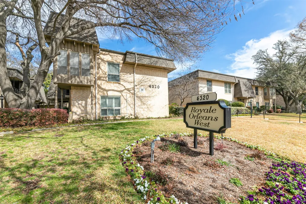 4320 Bellaire Drive S #205W Fort Worth, TX 76109