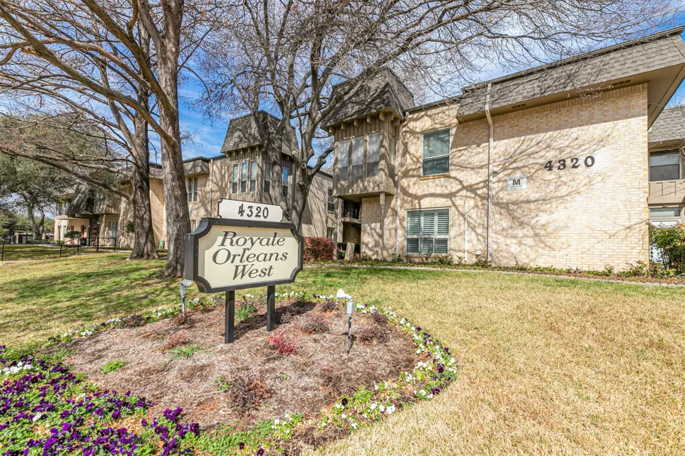 4320 Bellaire Drive S #205W Fort Worth, TX 76109