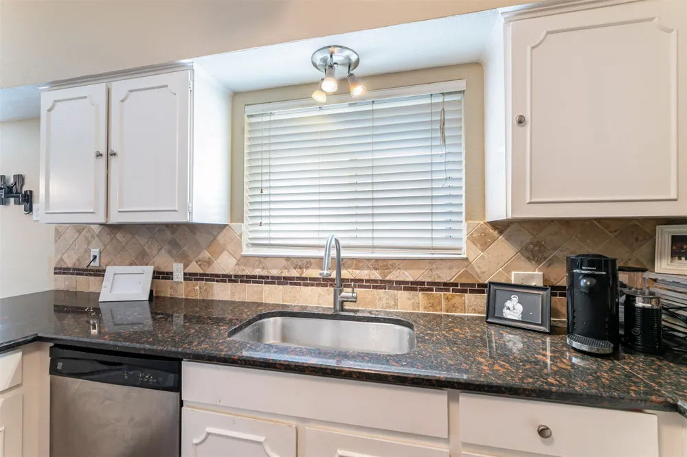 4320 Bellaire Drive S #205W Fort Worth, TX 76109