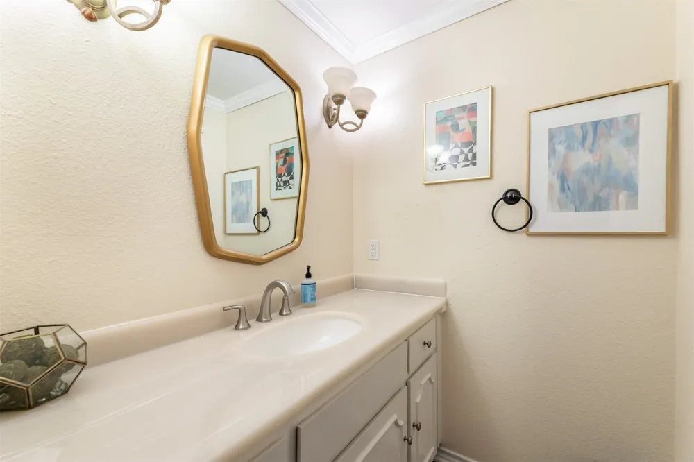4320 Bellaire Drive S #205W Fort Worth, TX 76109