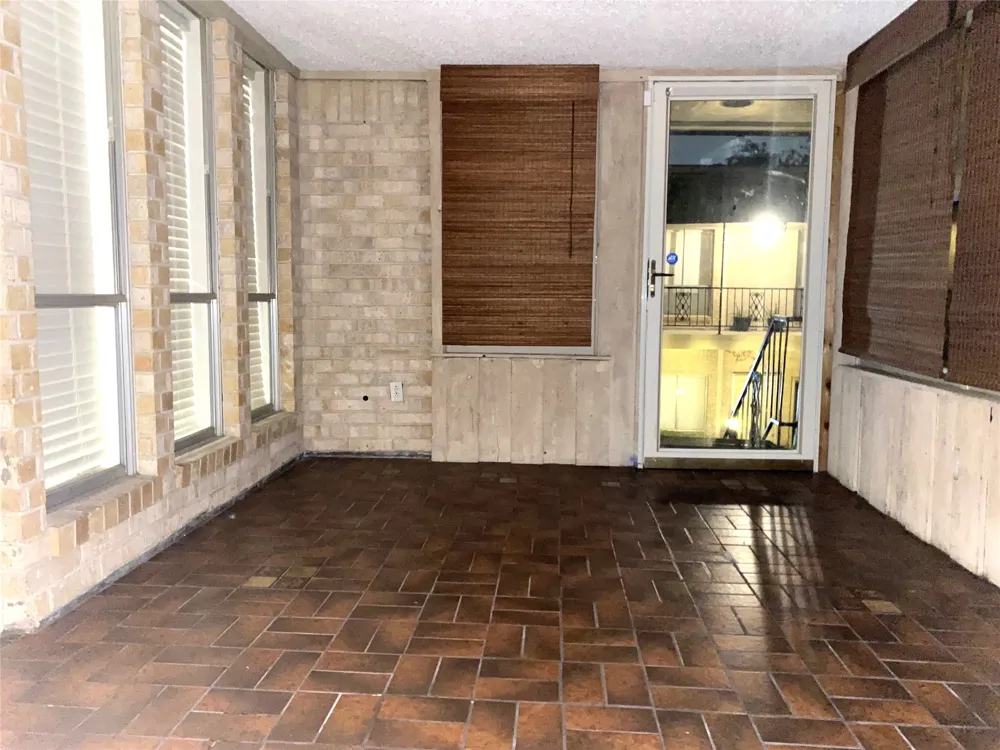 4320 Bellaire Drive S #205W Fort Worth, TX 76109