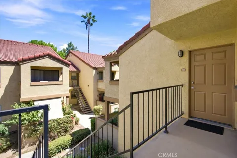 1134 W Blaine #202