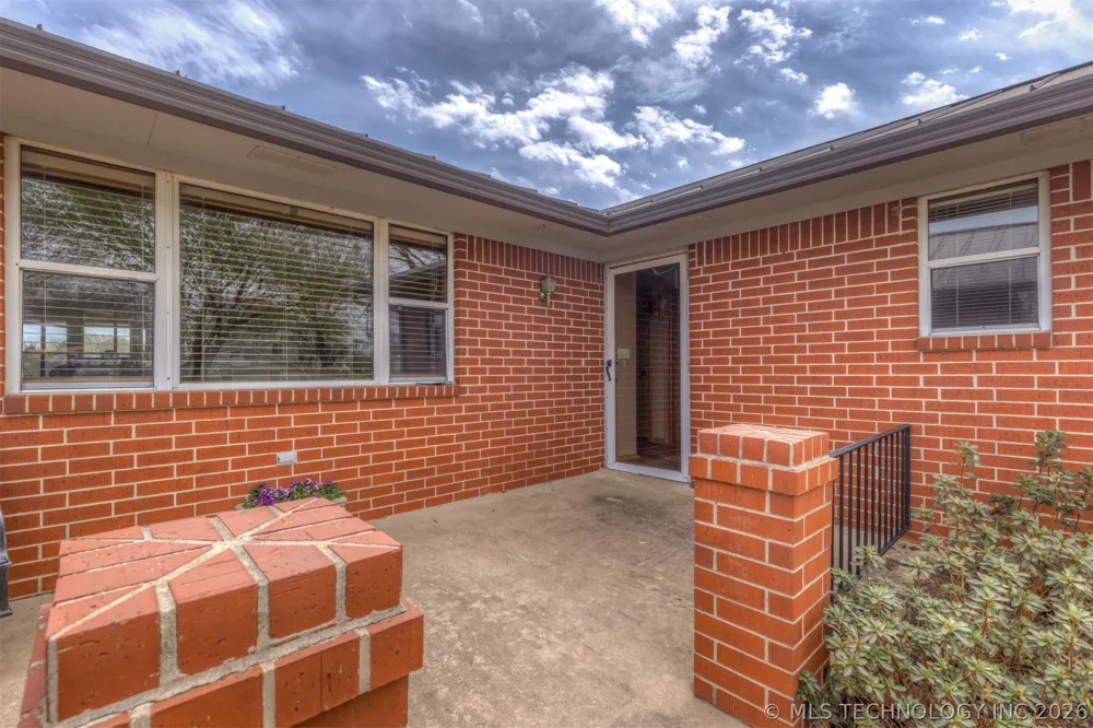 302 Gas Street Chouteau, OK 74337