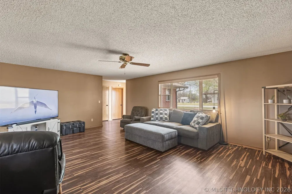302 Gas Street Chouteau, OK 74337