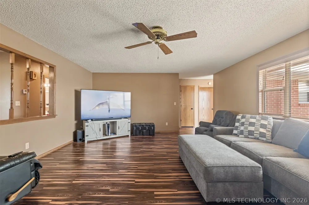 302 Gas Street Chouteau, OK 74337