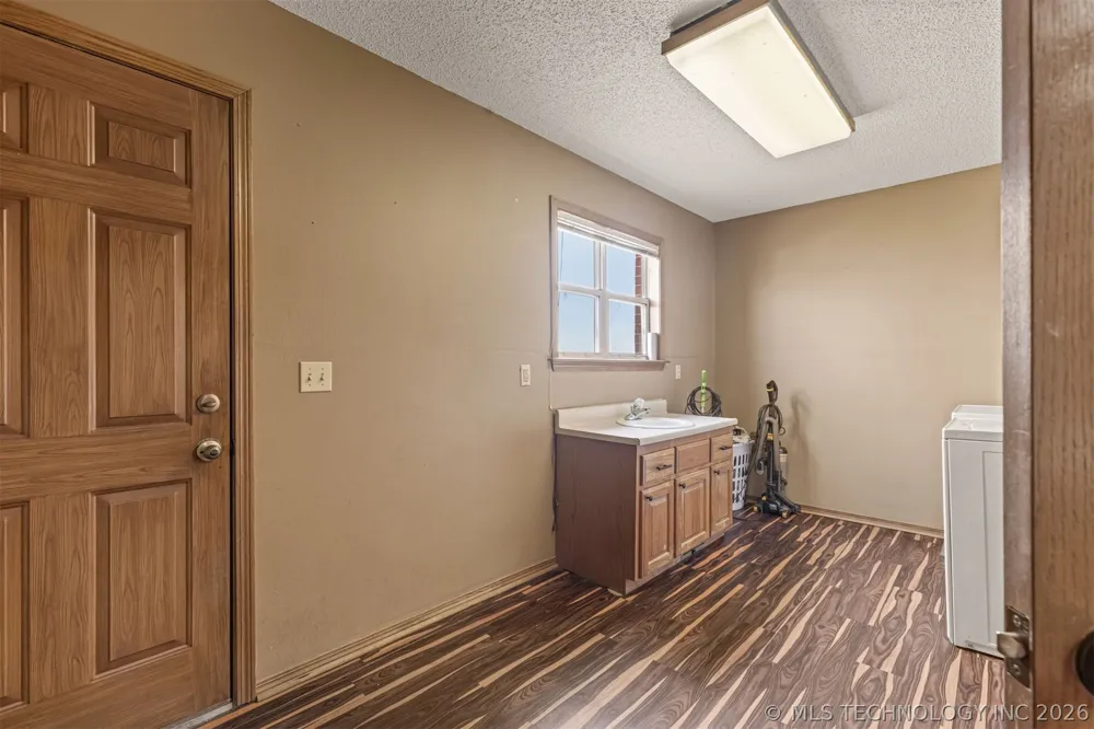 302 Gas Street Chouteau, OK 74337