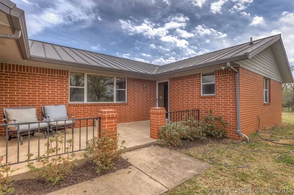 302 Gas Street Chouteau, OK 74337