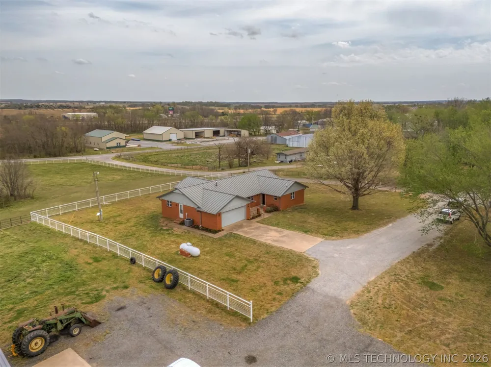 302 Gas Street Chouteau, OK 74337