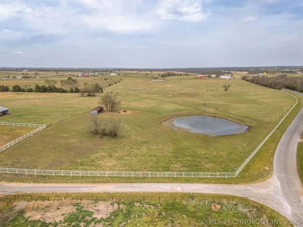302 Gas Street Chouteau, OK 74337