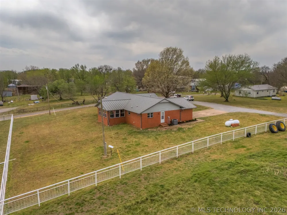 302 Gas Street Chouteau, OK 74337