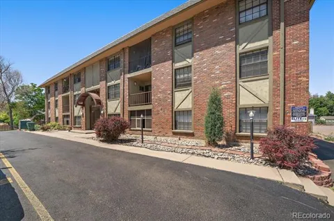 1021 Carr Street #25