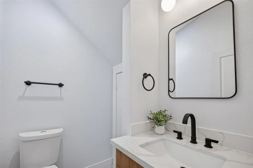 7840 Nashville Unit B Street Houston, TX 77028