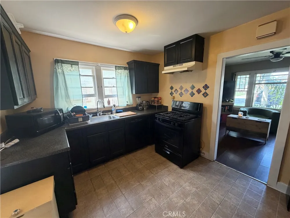 936 Laurel Ontario, CA 91762