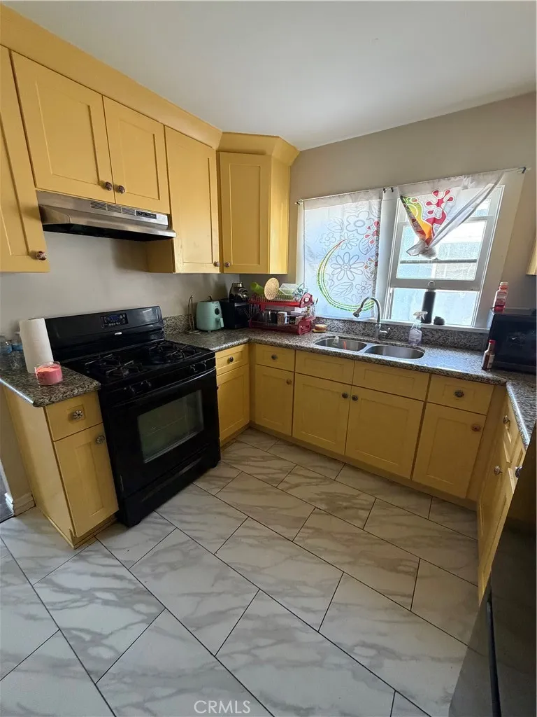 936 Laurel Ontario, CA 91762