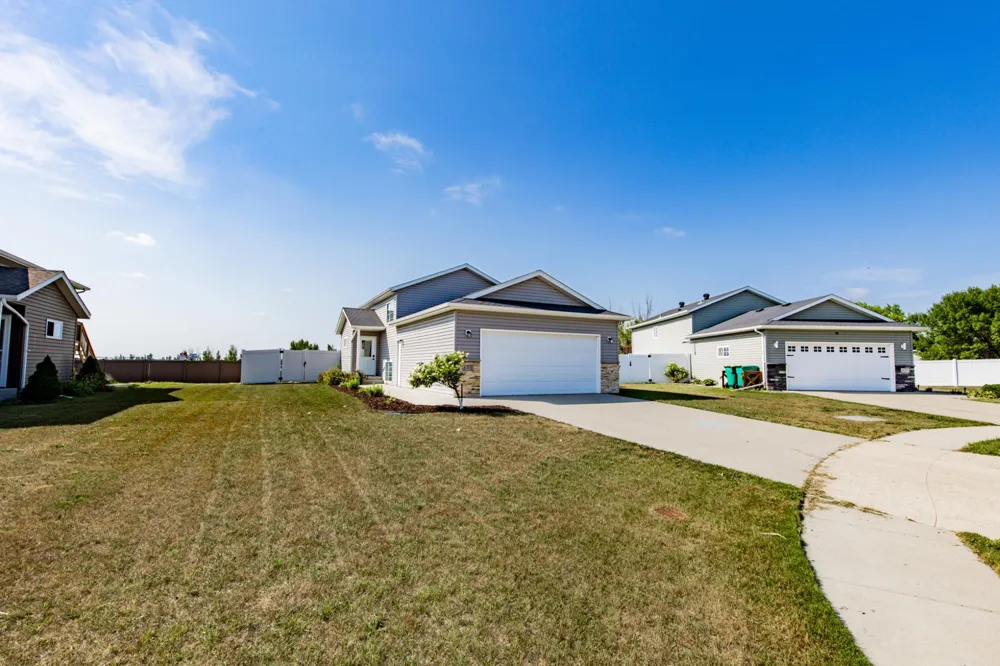613 5th Street E Horace, ND 58047