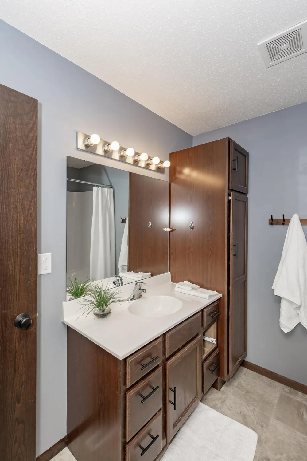 613 5th Street E Horace, ND 58047