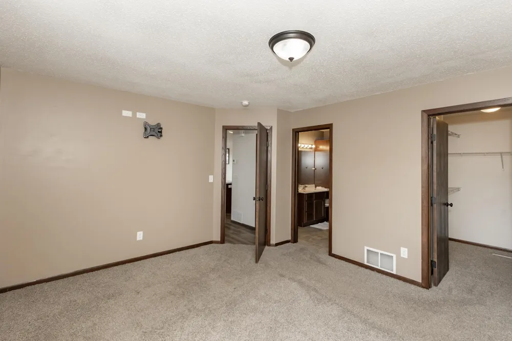 613 5th Street E Horace, ND 58047