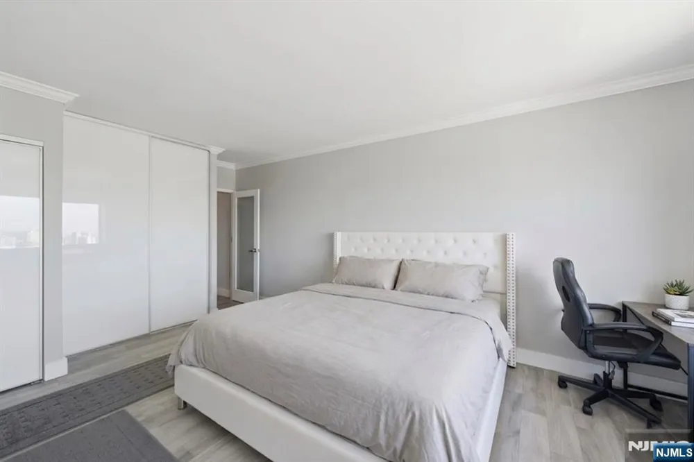 6 Horizon 2809 Fort Lee, NJ 07024