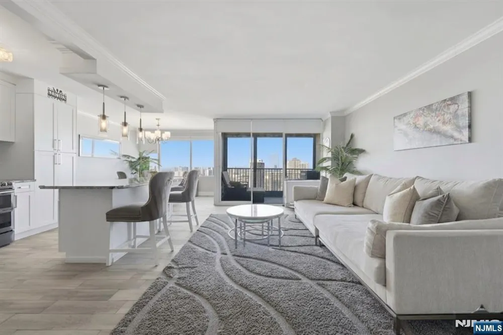 6 Horizon 2809 Fort Lee, NJ 07024