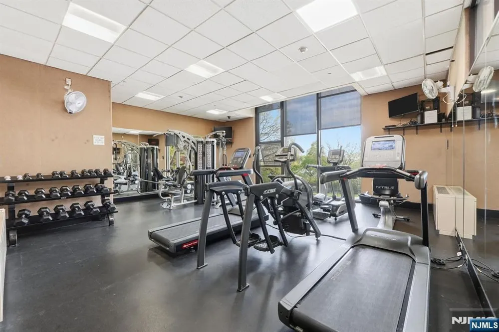 6 Horizon 2809 Fort Lee, NJ 07024
