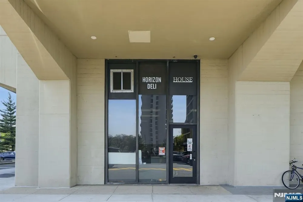 6 Horizon 2809 Fort Lee, NJ 07024
