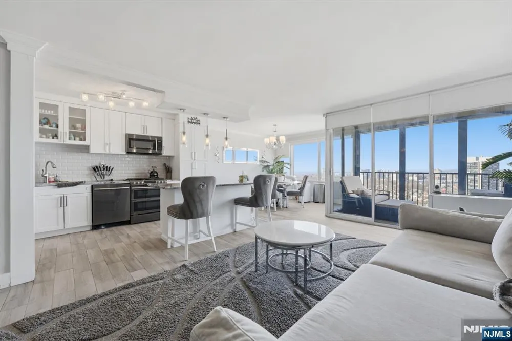 6 Horizon 2809 Fort Lee, NJ 07024
