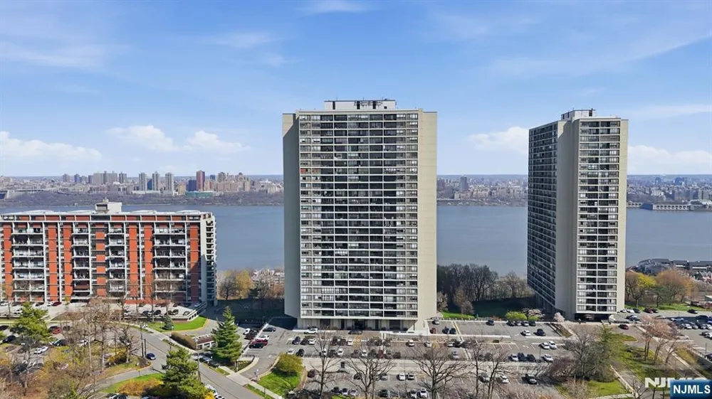 6 Horizon 2809 Fort Lee, NJ 07024