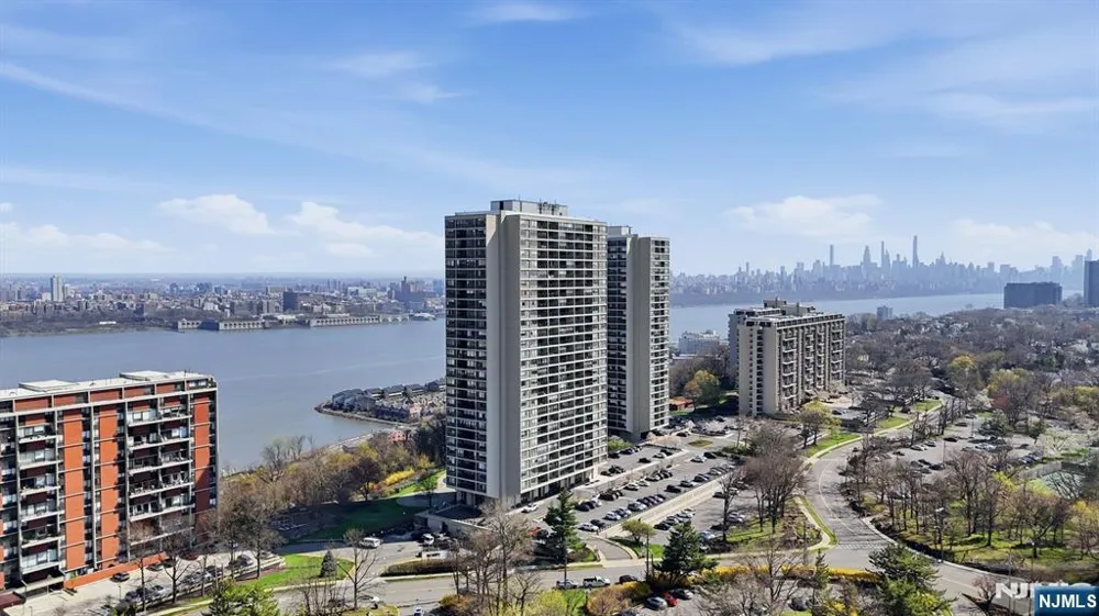6 Horizon 2809 Fort Lee, NJ 07024