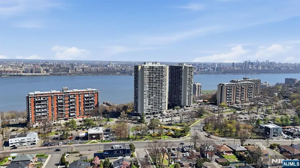 6 Horizon 2809 Fort Lee, NJ 07024