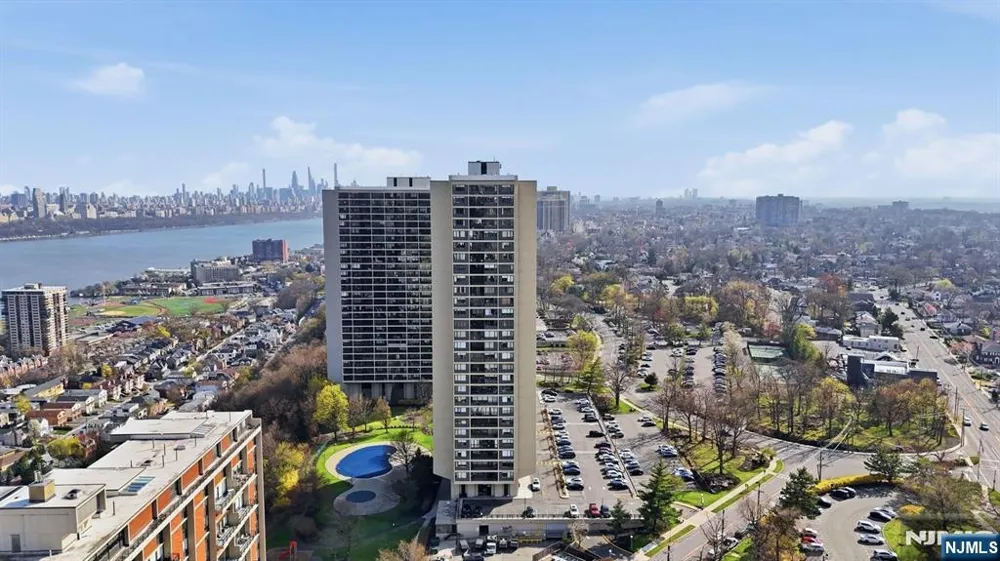 6 Horizon 2809 Fort Lee, NJ 07024