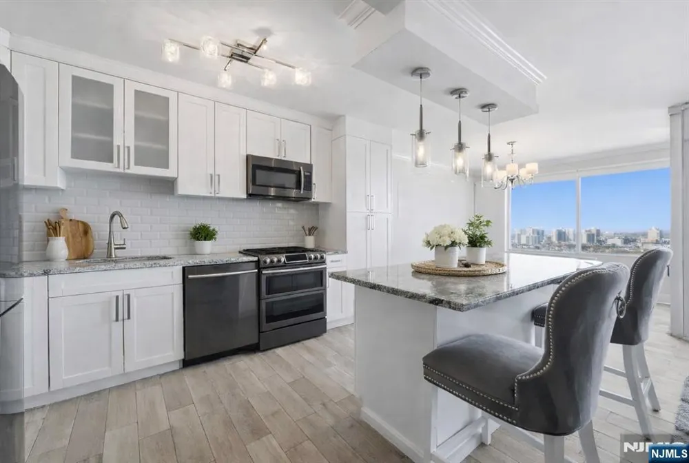 6 Horizon 2809 Fort Lee, NJ 07024