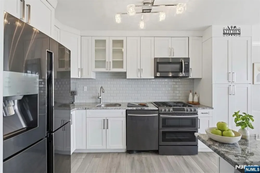 6 Horizon 2809 Fort Lee, NJ 07024