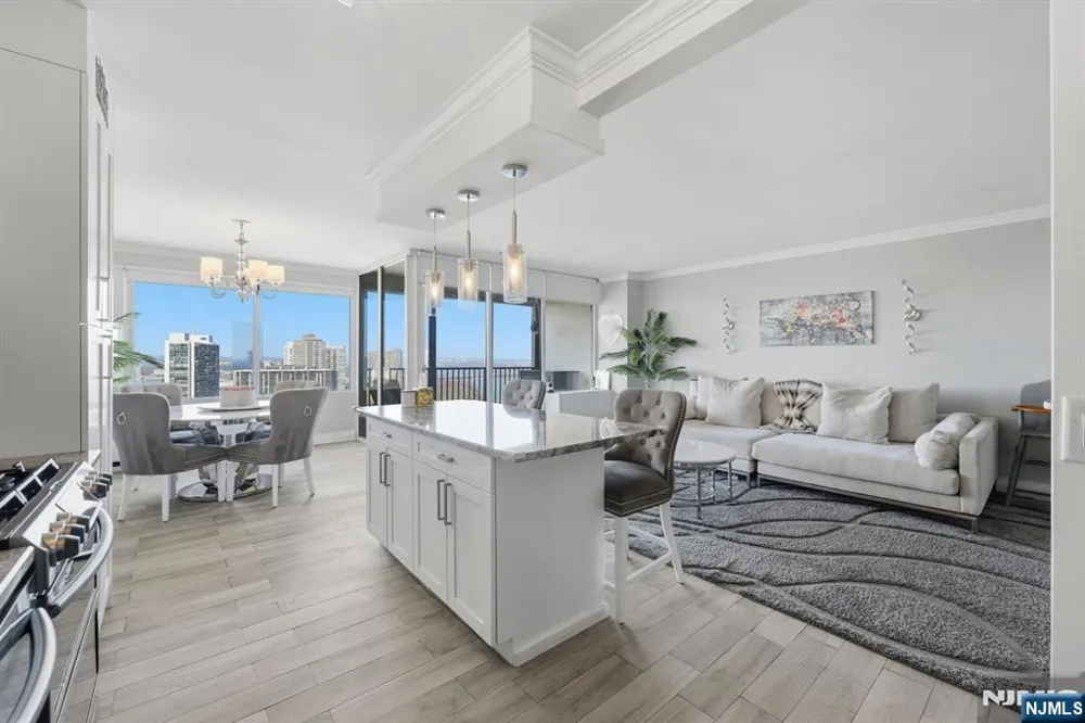 6 Horizon 2809 Fort Lee, NJ 07024