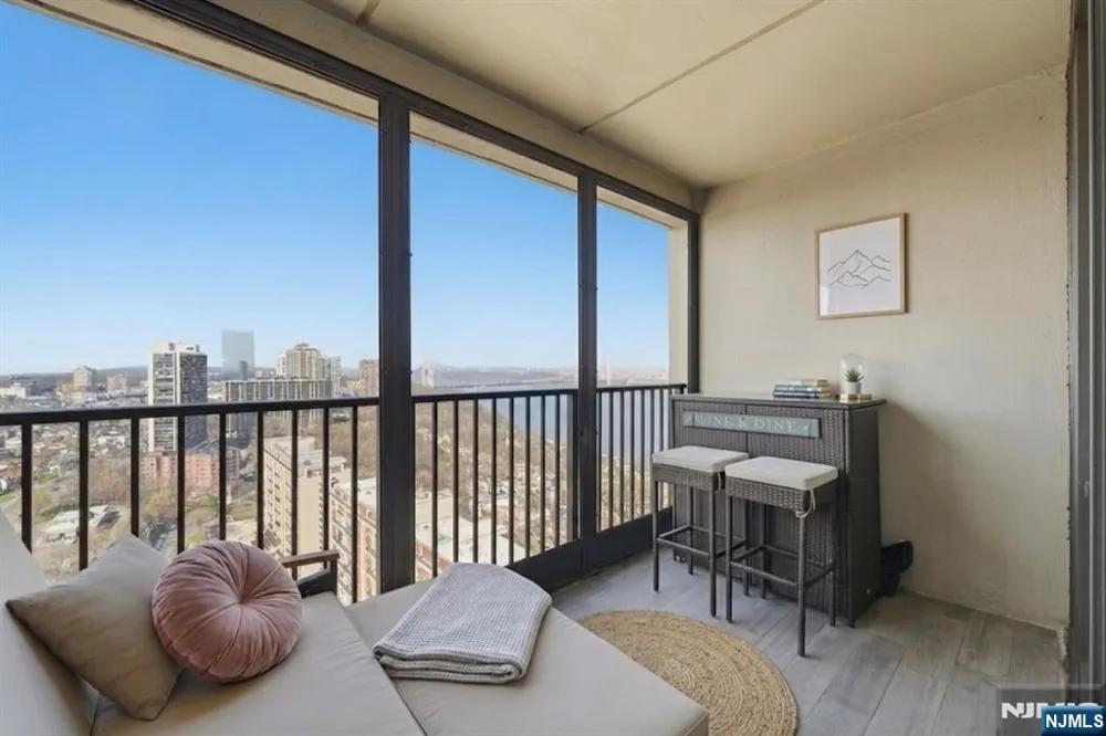 6 Horizon 2809 Fort Lee, NJ 07024